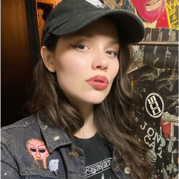 Meet your Posher, Kelly Mackenzie - Picture 2 of 4